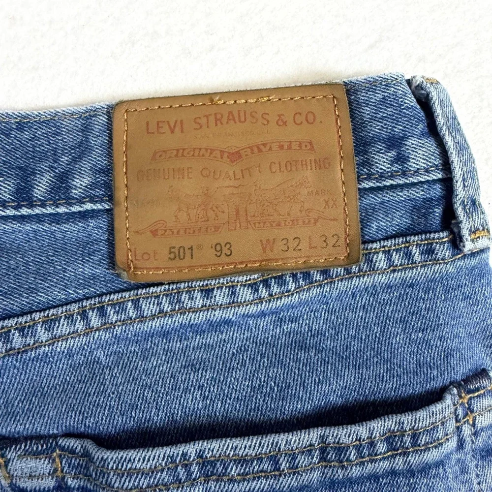 Levis Premium 501 93 Straight Leg Jeans Mens 32x32 Medium Wash Blue Button Fly